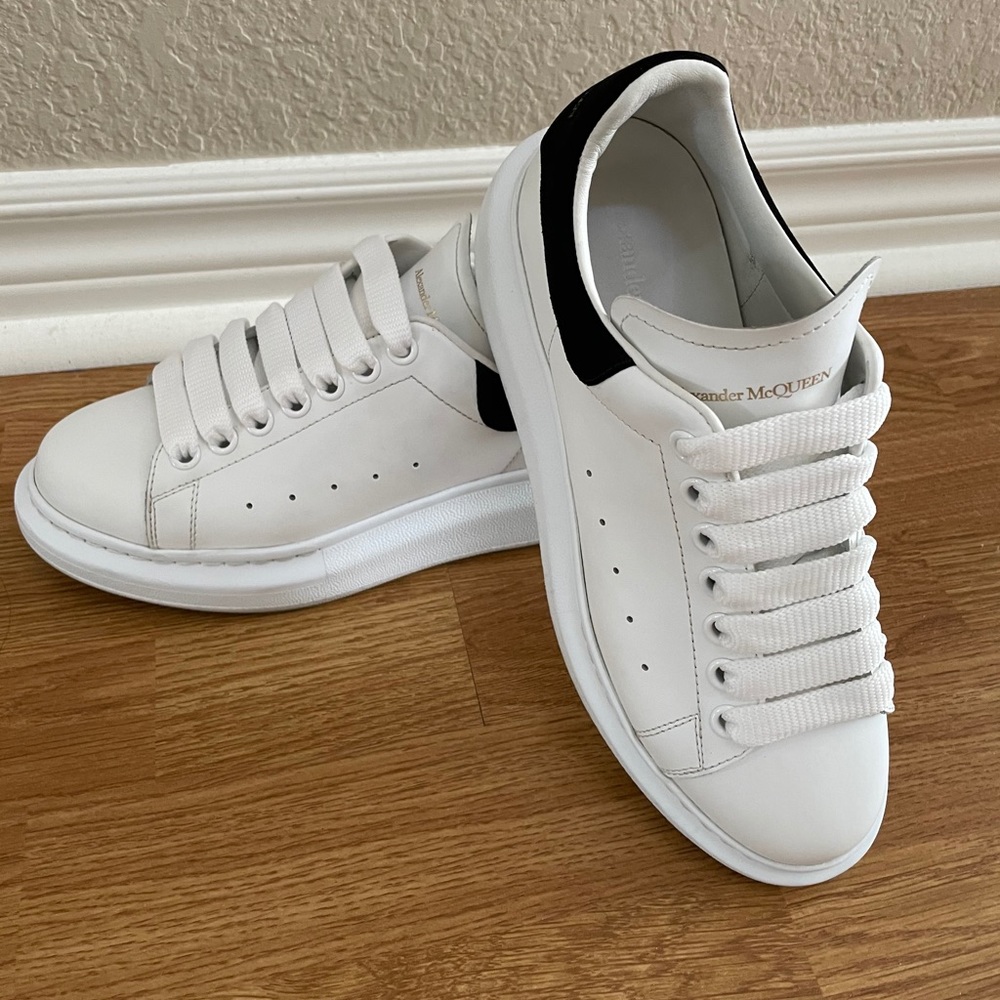 100% authentic Alexander McQueen sneaker 7.5